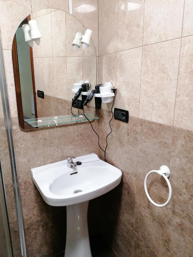 Cuatro Caminos Hotel Sarria Kültér fotó